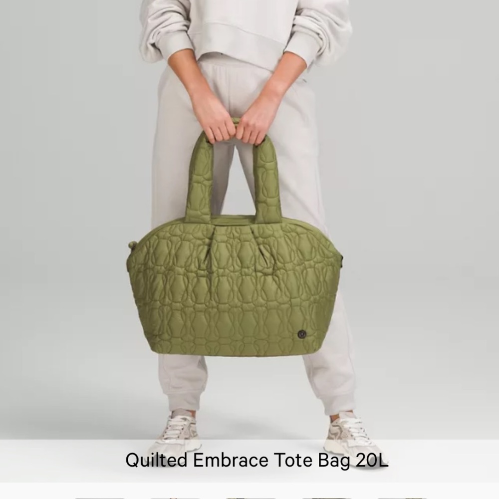 Lululemon quilted embrace green bag